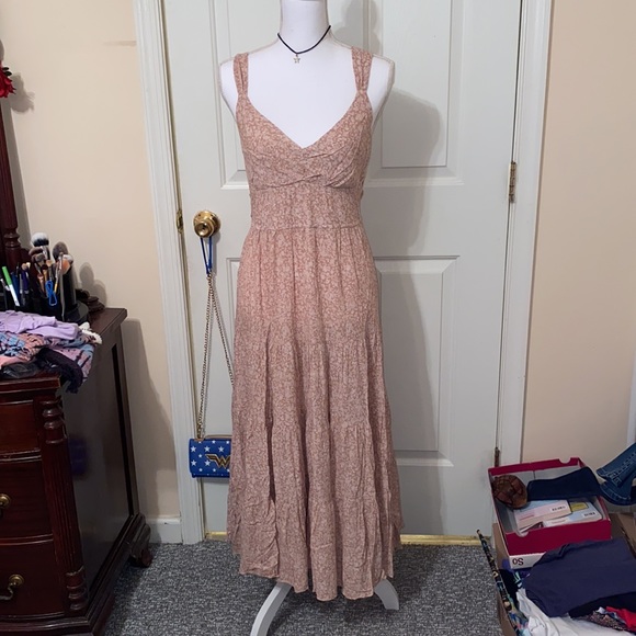 Beautiful open back dress - Picture 4 of 13